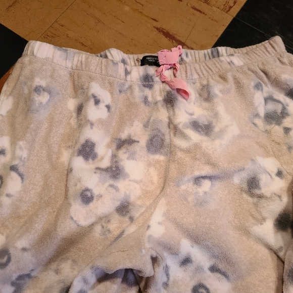 Simply Vera Vera Wang so soft pajama set in a misses size large. EUC - Picture 5 of 9